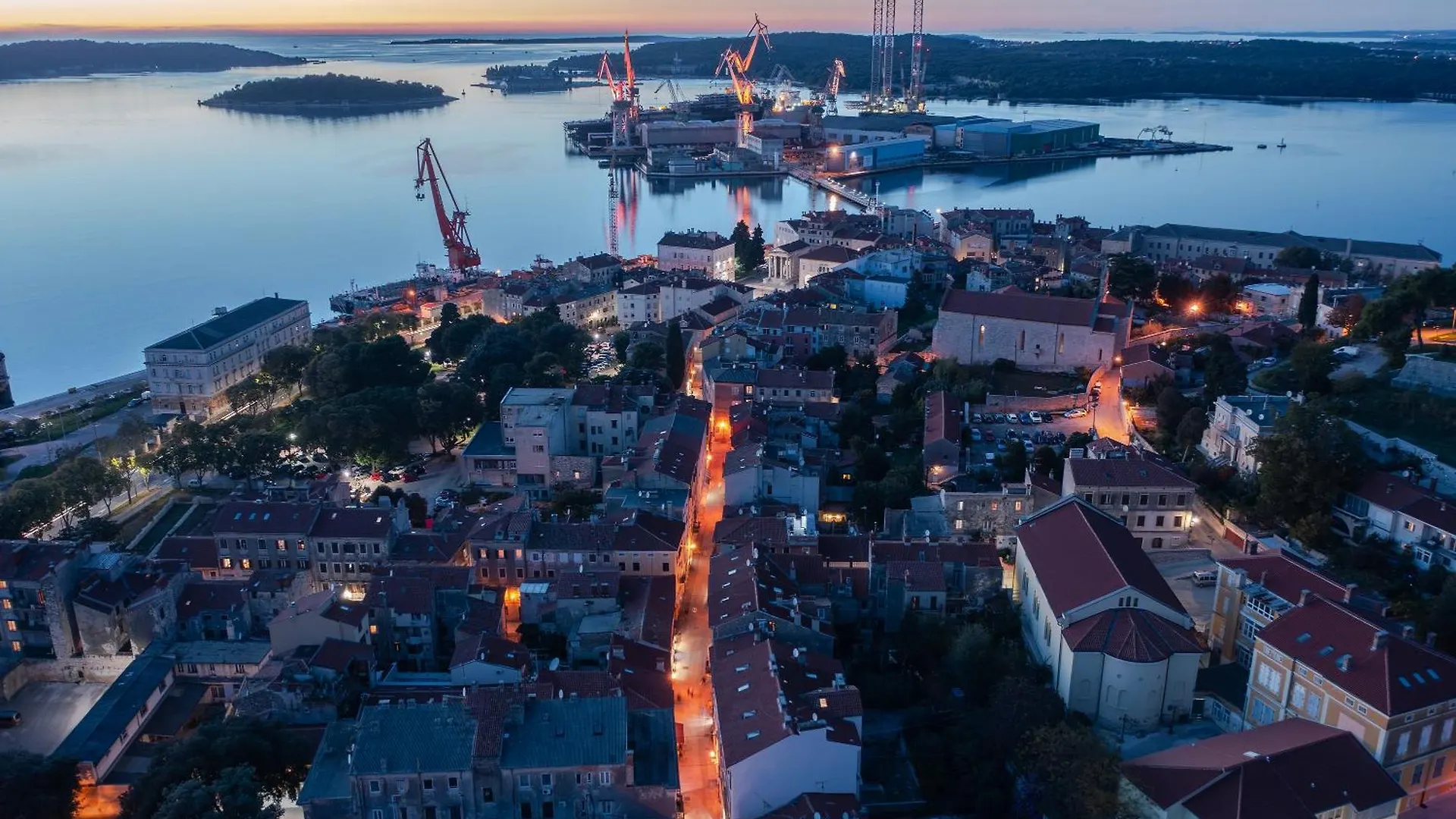 Arta Apartment City Center II - With Private Parking Pula Croatia