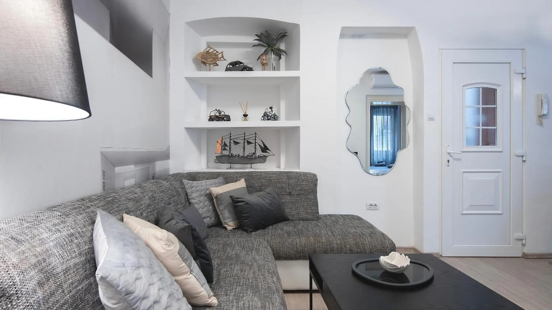 Arta Apartment City Center II - With Private Parking Pula 0*,  Croatia