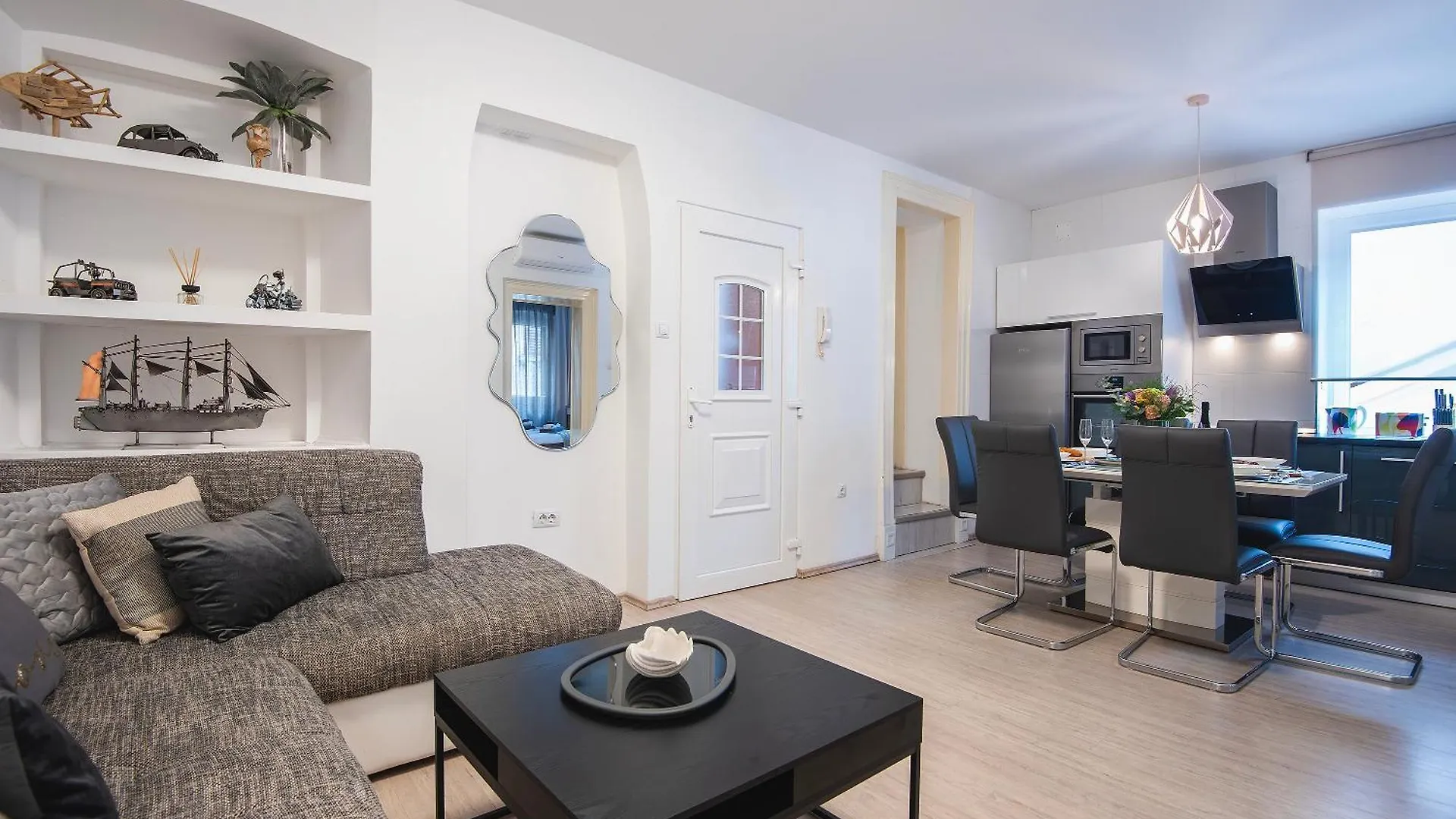 Arta Apartment City Center II - With Private Parking Pula