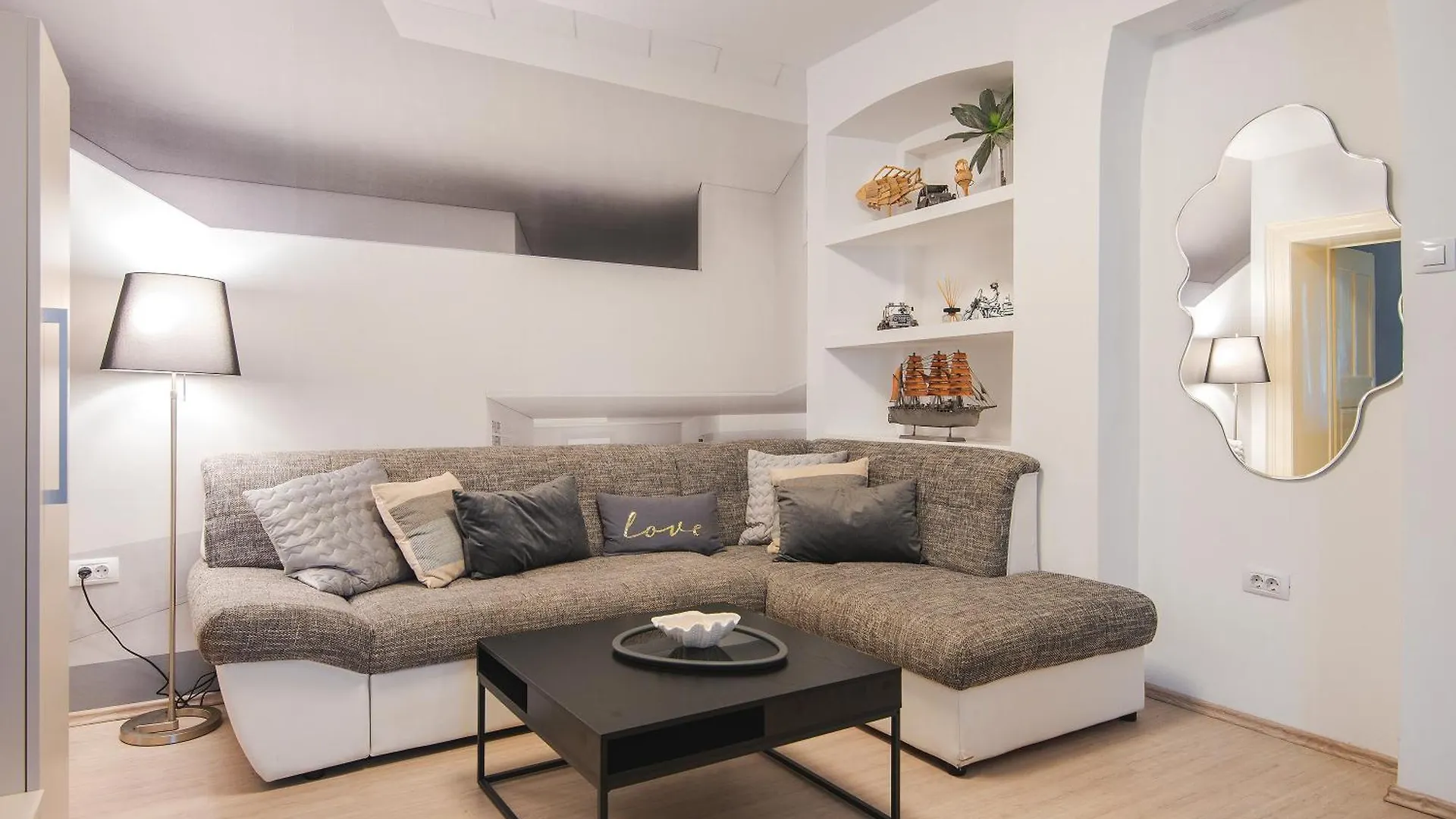 Arta Apartment City Center II - With Private Parking Pula