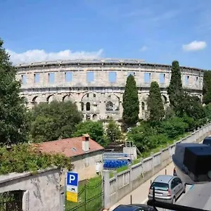  Apartment Colloseum View From The