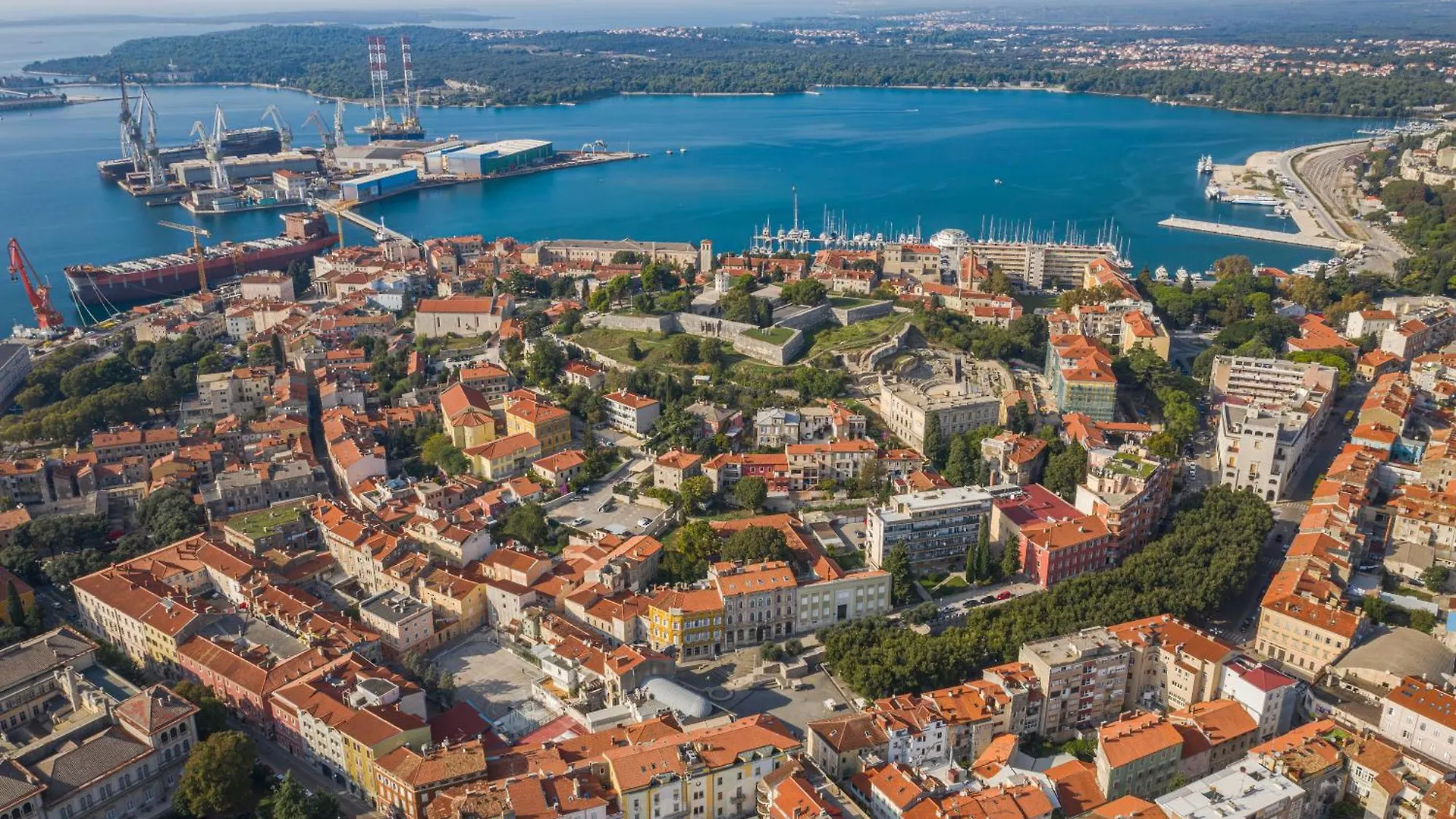 Arta Apartment City Center II - With Private Parking Pula Chorvatsko